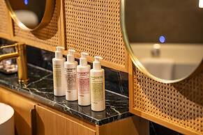 L7 WEST LAKE HANOI BY LOTTE