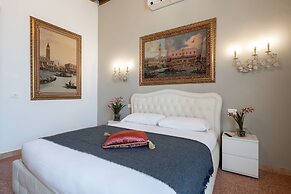 Grand Palace Apartments