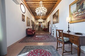 Grand Palace Apartments