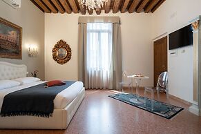 Grand Palace Apartments