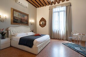 Grand Palace Apartments