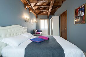 Grand Palace Apartments