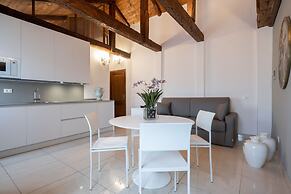 Grand Palace Apartments