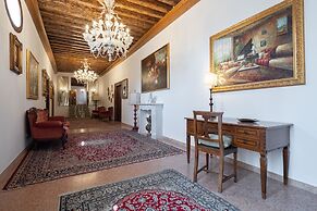 Grand Palace Apartments