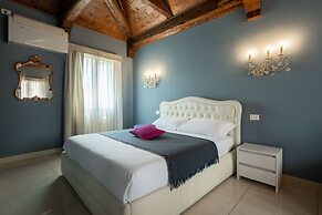 Grand Palace Apartments