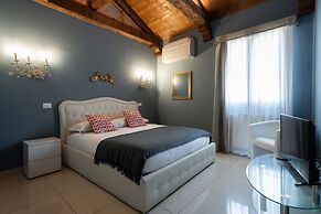 Grand Palace Apartments