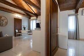 Grand Palace Apartments