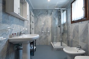 Grand Palace Apartments