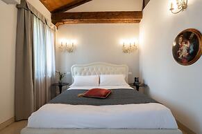 Grand Palace Apartments