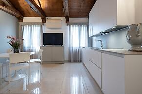 Grand Palace Apartments