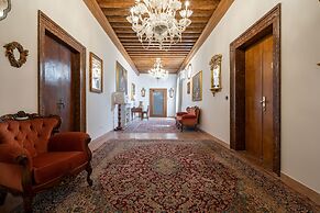 Grand Palace Apartments