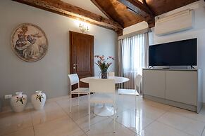 Grand Palace Apartments