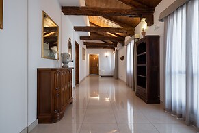 Grand Palace Apartments