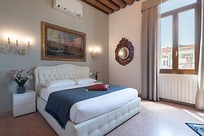 Grand Palace Apartments