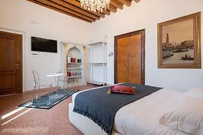 Grand Palace Apartments