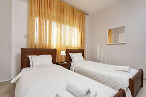 Bay View Gardens Apartments with Pool