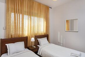 Bay View Gardens Apartments with Pool