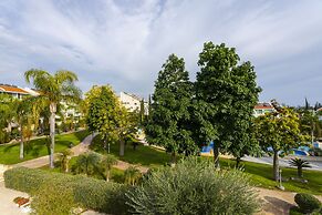 Bay View Gardens Apartments with Pool