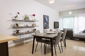 Bay View Gardens Apartments with Pool