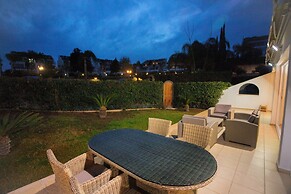 Bay View Gardens Apartments with Pool