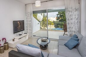 Bay View Gardens Apartments with Pool