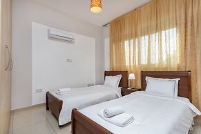 Bay View Gardens Apartments with Pool