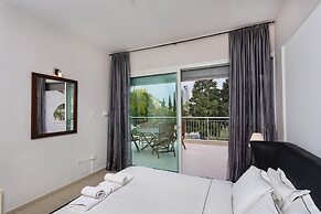 Bay View Gardens Apartments with Pool