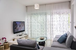 Bay View Gardens Apartments with Pool