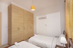 Bay View Gardens Apartments with Pool