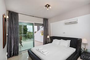 Bay View Gardens Apartments with Pool