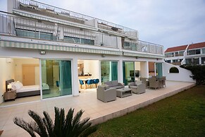 Bay View Gardens Apartments with Pool