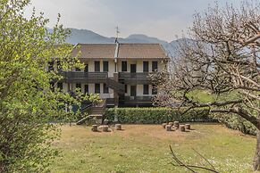 Blu al Lago in Lierna