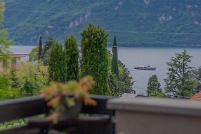 Blu al Lago in Lierna