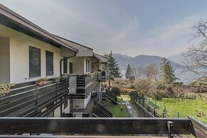 Blu al Lago in Lierna