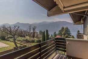 Blu al Lago in Lierna