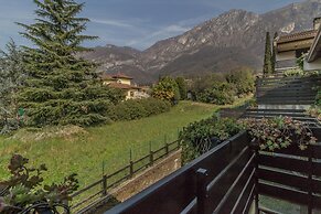 Blu al Lago in Lierna