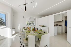 Amazing Villa Chimera White View Pool