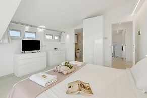 Villa Chimera White With Panoramic Pool