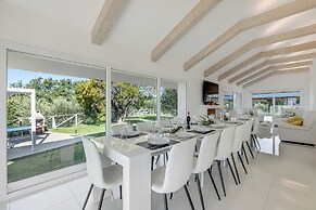 Villa Chimera White With Panoramic Pool