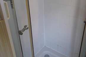 2 Bed-sleeps 4-pets-parking-5 Min to Beach