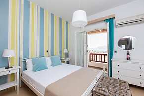 Beautiful 4-bed House With Private Pool in Naxos