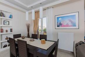 Beautiful 4-bed House With Private Pool in Naxos