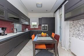 Beautiful 4-bed House With Private Pool in Naxos