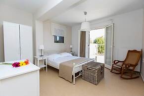 Beautiful 4-bed House With Private Pool in Naxos