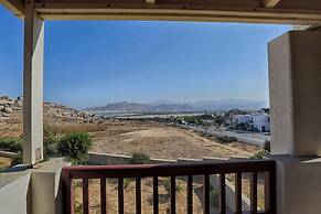 Beautiful 4-bed House With Private Pool in Naxos