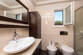 Beautiful 4-bed House With Private Pool in Naxos