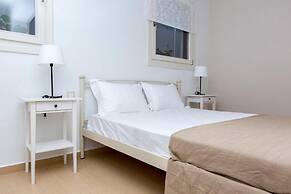 Beautiful 4-bed House With Private Pool in Naxos