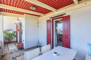 Beautiful 4-bed House With Private Pool in Naxos