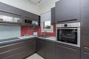 Beautiful 4-bed House With Private Pool in Naxos