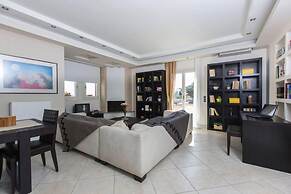 Beautiful 4-bed House With Private Pool in Naxos